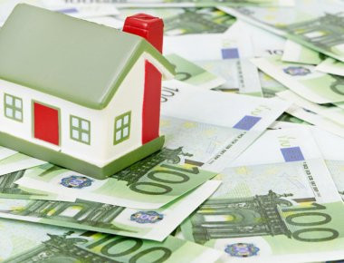 Κυβέρνηση: Αντικατάσταση του ΕΝΦΙΑ και «φρένο» σε τεχνικές μείωσης του φόρου μέσω μεταβιβάσεων